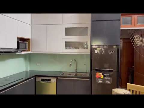 Tủ bếp nhựa Picomat chống nước màu ghi kết hợp với trắng